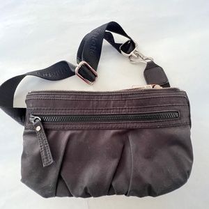 Lululemon Waist Bag Travel Sling Black Cross Body Chunky Metal Zip Front Pocket